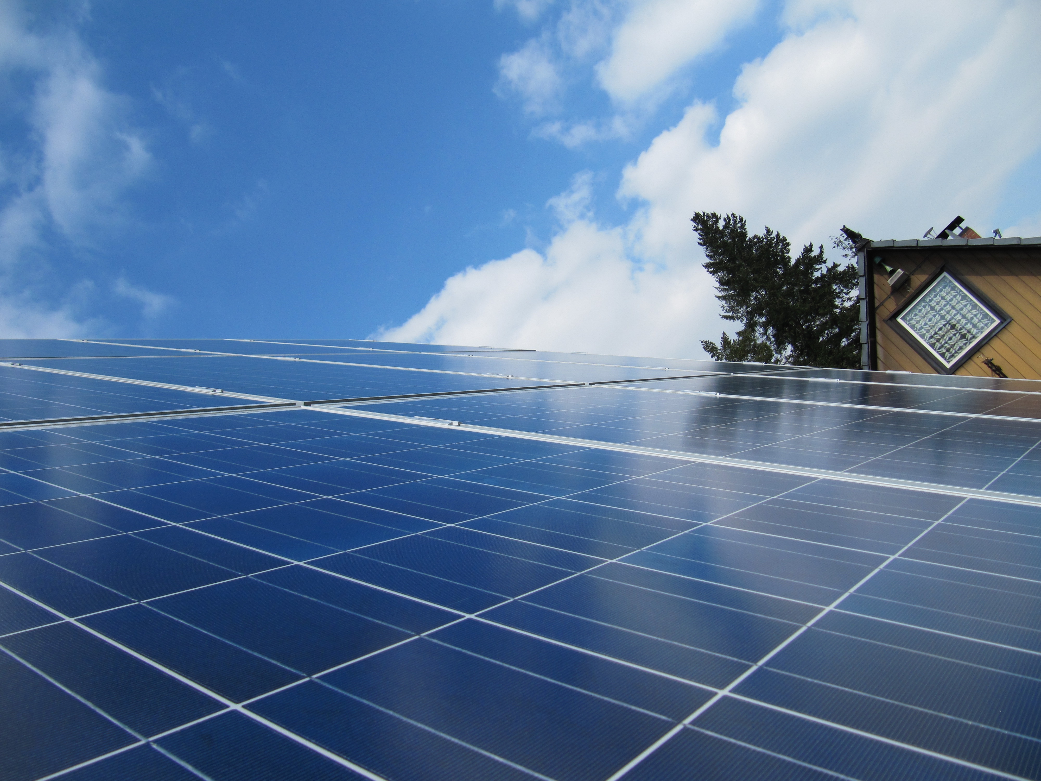 Solarstrom auf einem Wohnhaus erzeugen und gezielt vermarkten