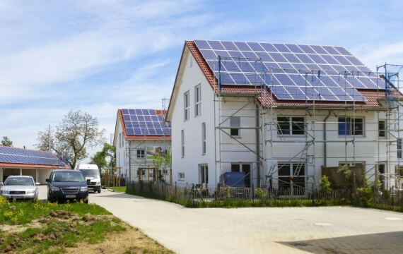 Photovoltaikmodule auf einem Hausdach